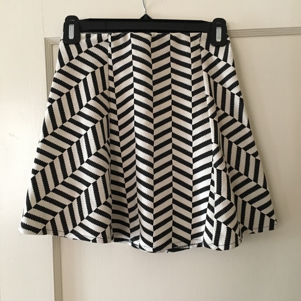 Black&White patterned A-line mini skirt - Zara